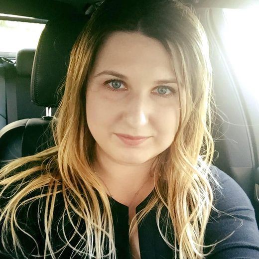 Photo of a women with blond hair sitting in her car