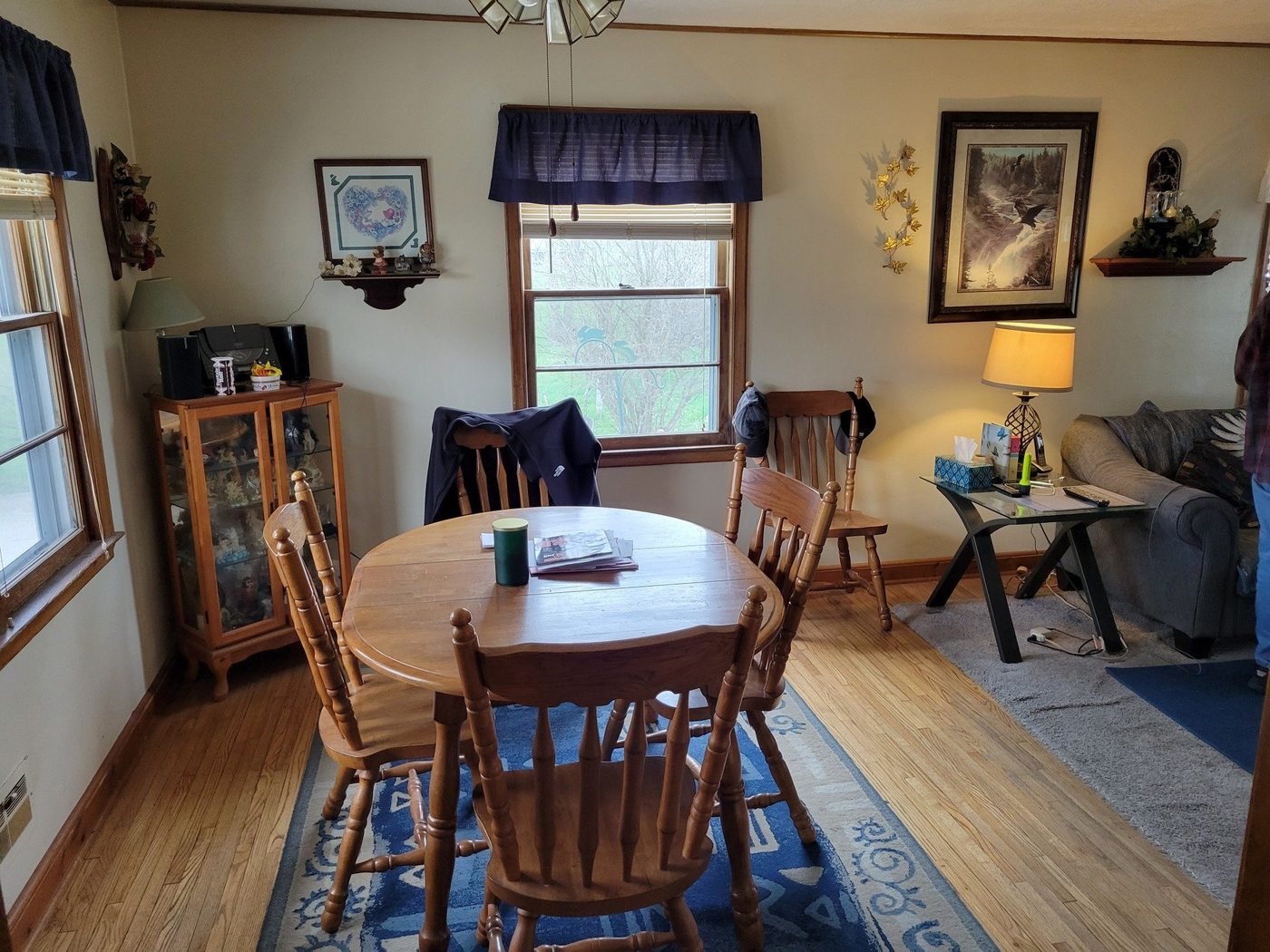 A living room with a table and chairs in it