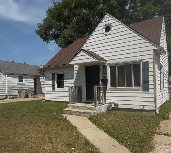 Front exterior of a Milwaukee house before renovation